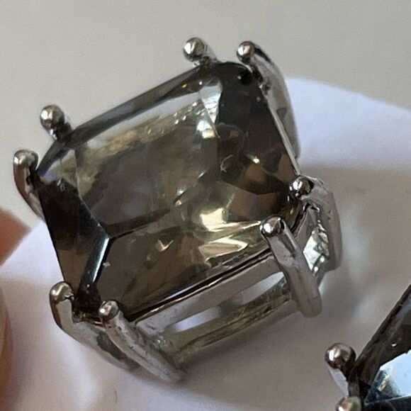 Silvery stone stud earrings - Picture 1 of 11